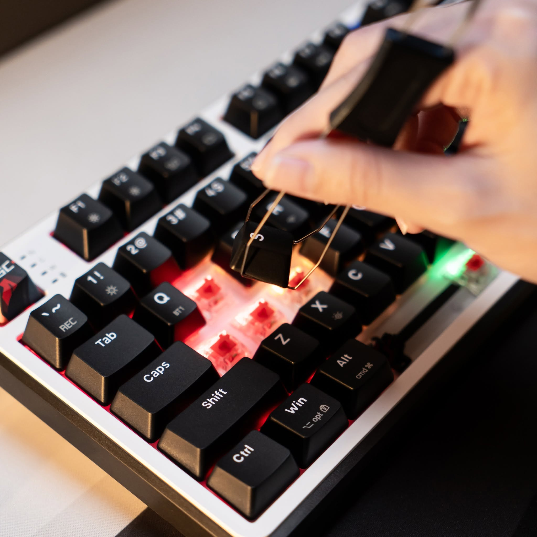Bàn phím cơ không dây EDRA EK398S Triple Mode